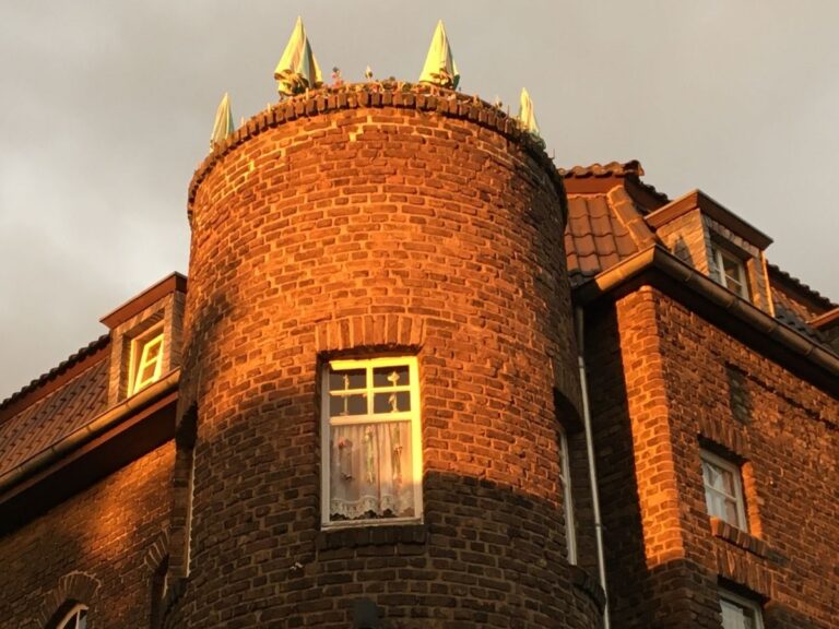Nahaufnahme Fassade Alte Paketpost